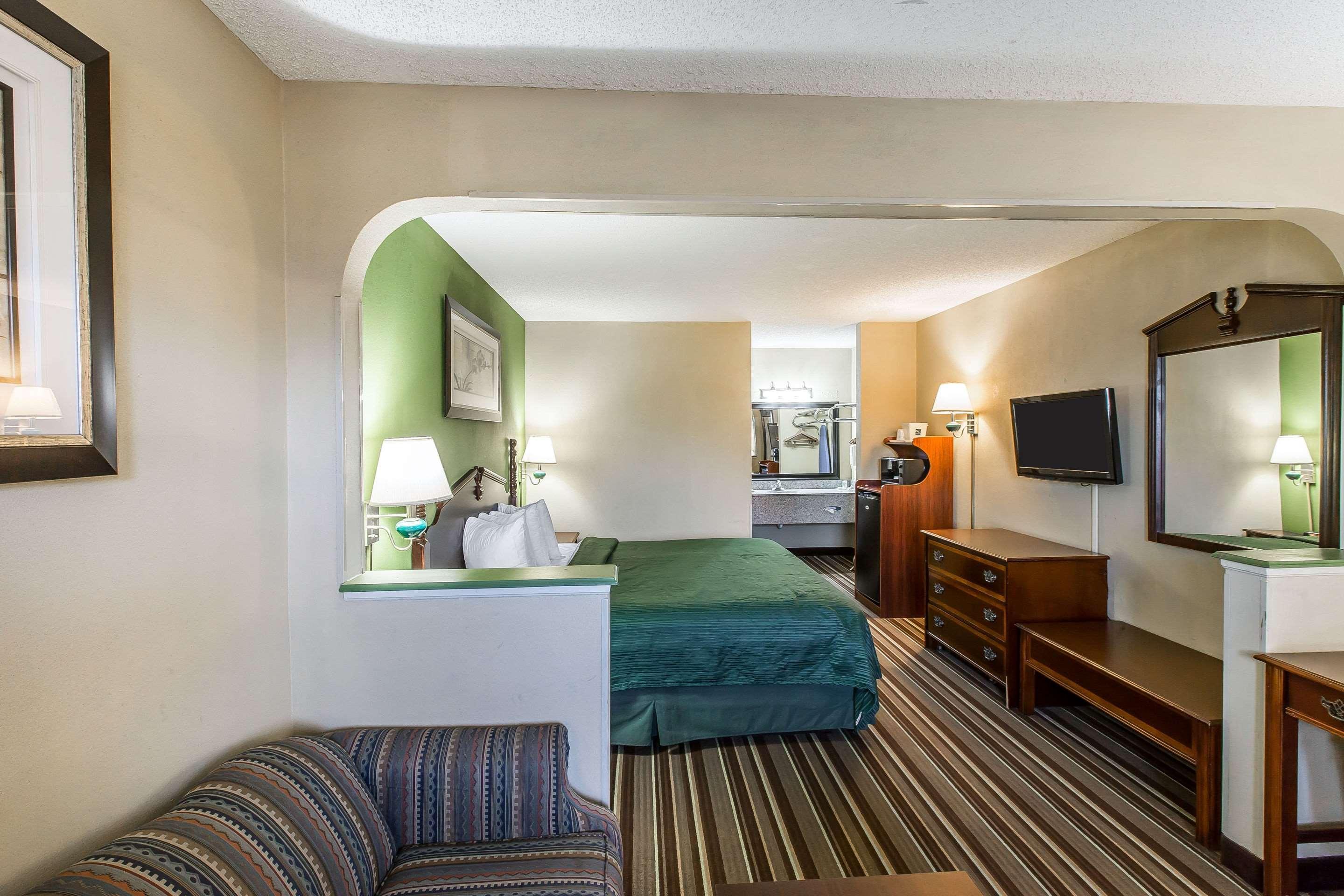 Quality Inn And Suites Macon Exterior photo